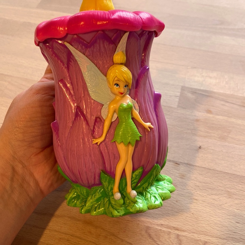 Tinker bell figurine rose bud plastic mug w/ lid collectible cup